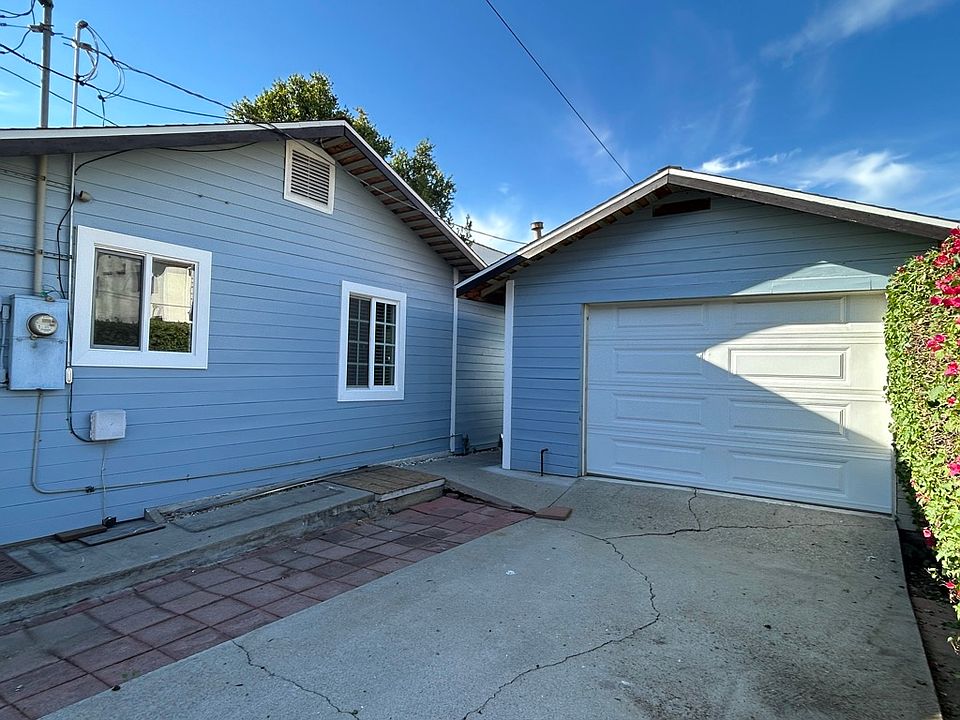 Dettached Garage