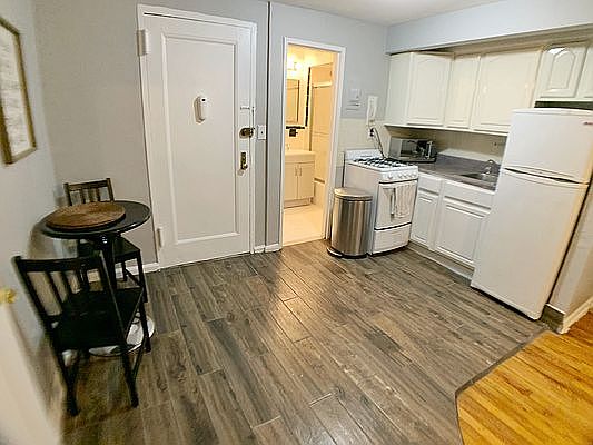 2nd image of 247 E 33rd St APT 5A