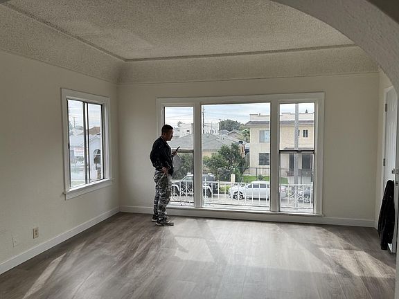 2nd image of 263 W 41st St #3