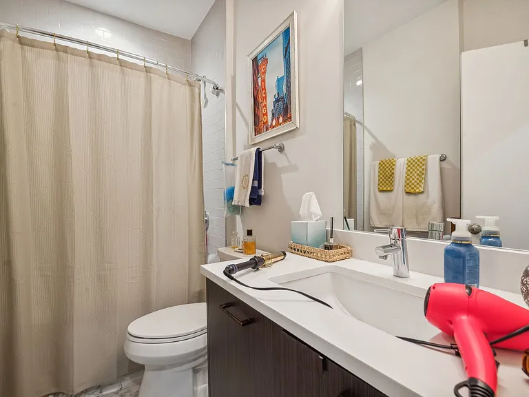 1045 W Cornelia — Photo 26