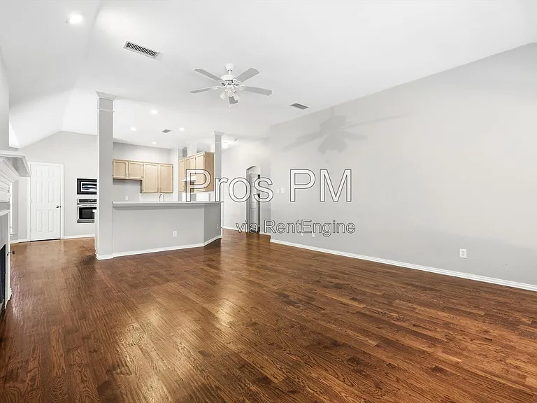 2921 Meadow Glen Dr — Photo 13