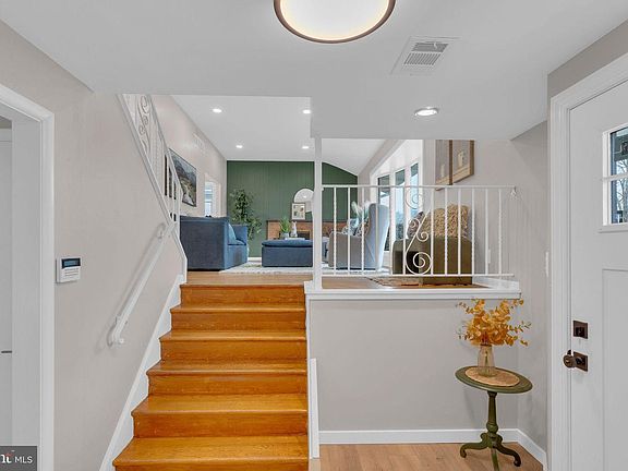 2nd image of 122 Leeds Rd