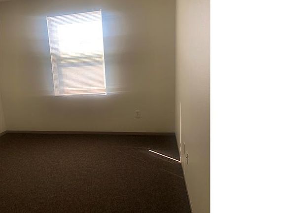 5th image of 417 Stockton Ave