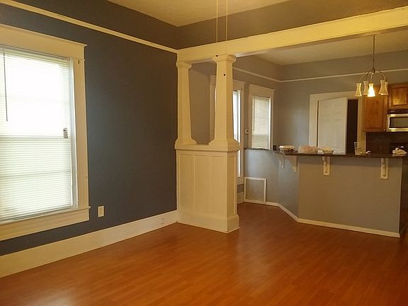 2nd image of 104 E Adalee St