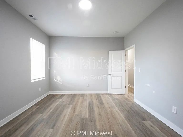 2038 E Maryland St #B — Photo 13
