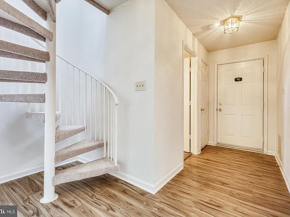 5th image of 10022 Vanderbilt Cir APT 10-13