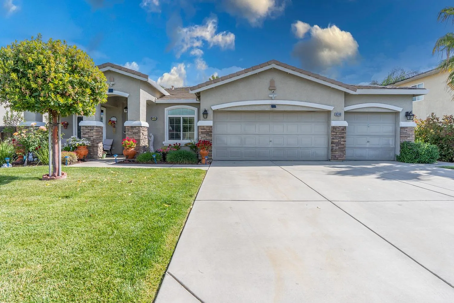 9240 Hunters Creek Way photo 1