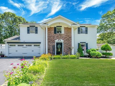 23 Woodbine Street, Coram, NY, 11727