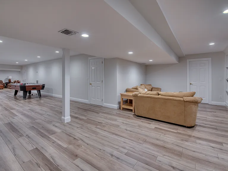 165 Tuckahoe Ln — Photo 13