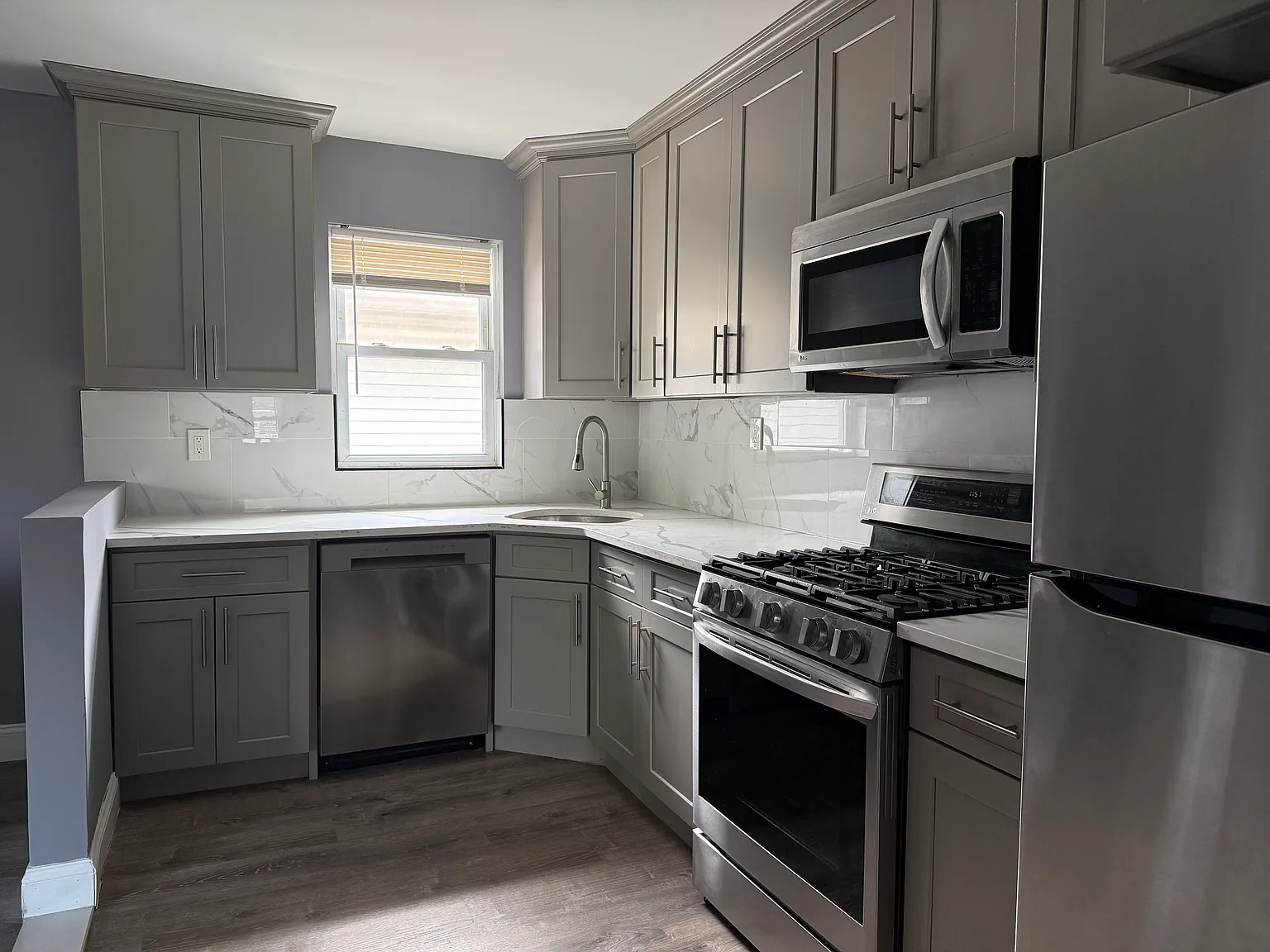137-22 Bedell St — Photo 2