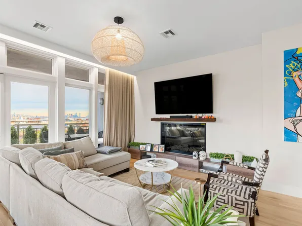 90 Bay Street Landing image 7 of 39