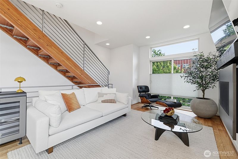 5th image of 316 NW 41st Street #B