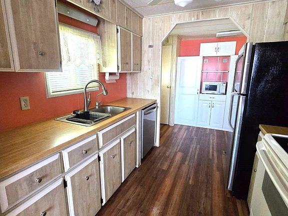 4th image of 370 Alpine Dr