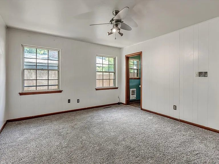 2037 NW 47th St — Photo 31