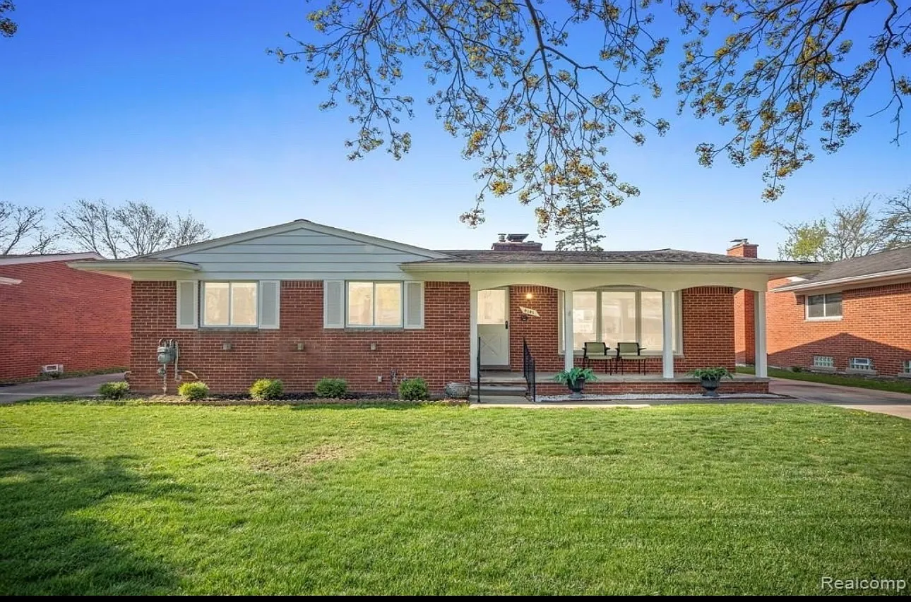 4141 Colonial Dr — Photo 1