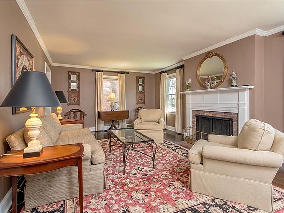 5th image of 119 Bedford Ave