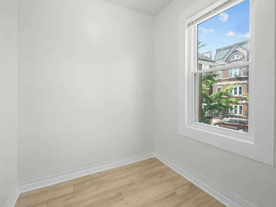 Office / Small Bedroom