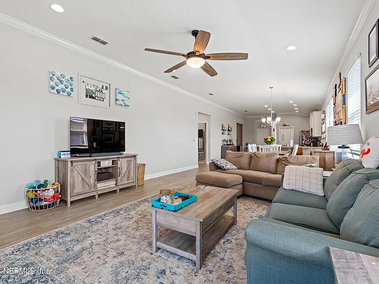 21 Creekmore Dr — Photo 12