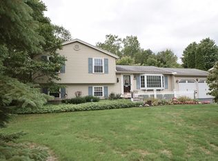 945 Joylene Dr, Webster, NY 14580