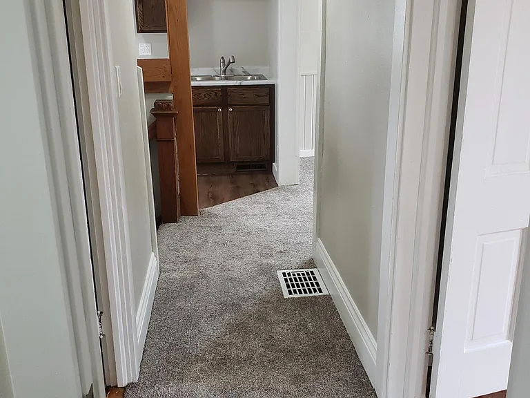 932 S Van Buren St #UPSTAIRS — Photo 7