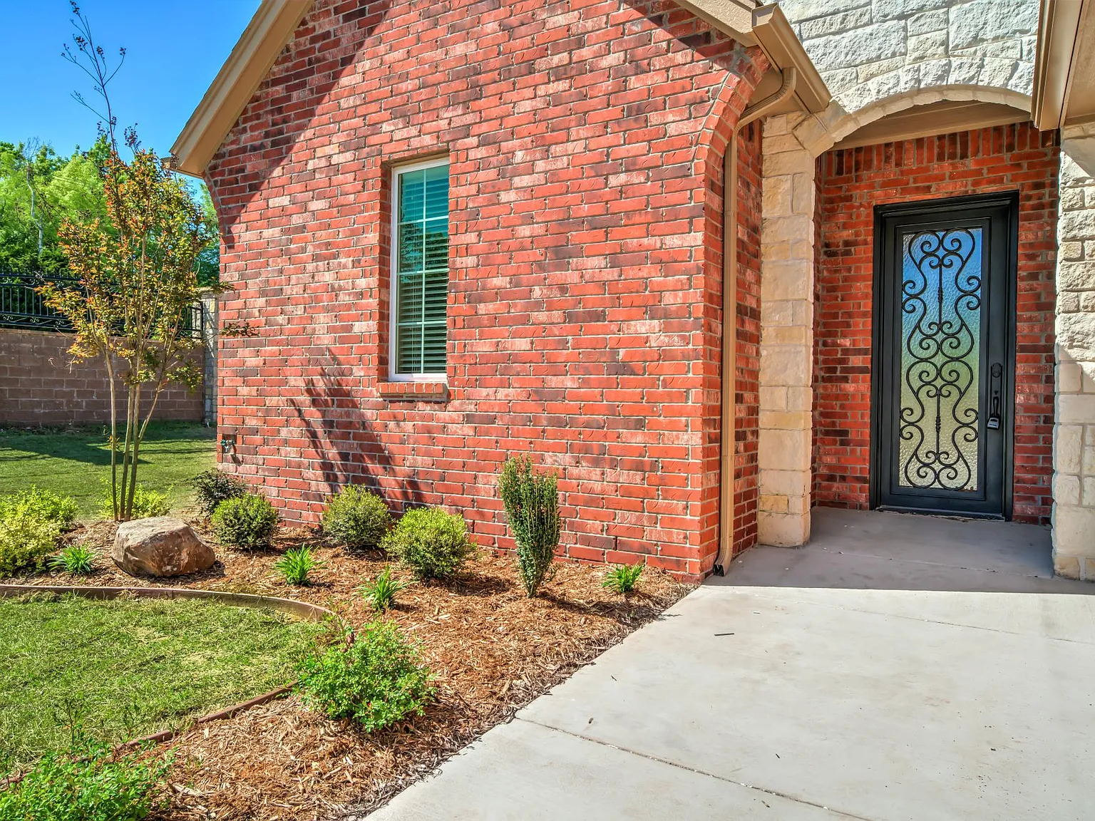 3 bed, 2.5 bath, 2200 sqft, $2,295 — Photo 4