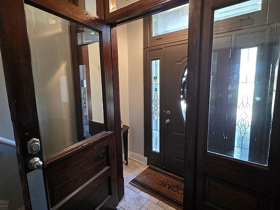 2nd image of 517 E 46th Pl APT 2