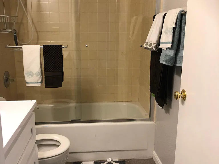 367 Lester Ave #D — Photo 8