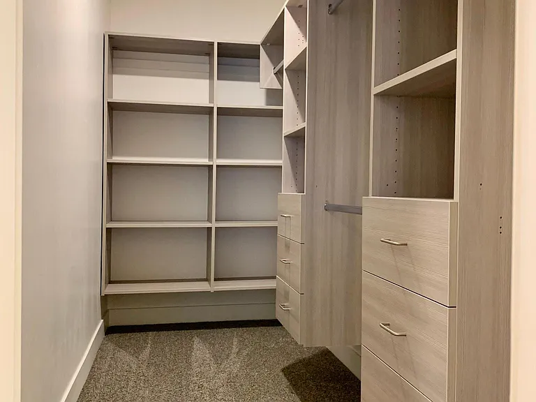 Deluxe Master Bedroom Closet