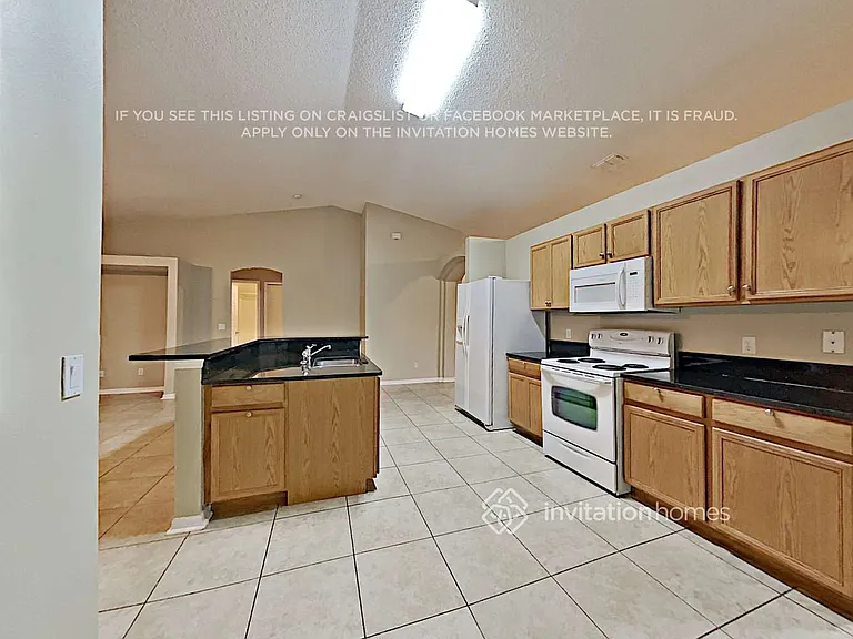 720 SE Lansdowne Ave — Photo 9