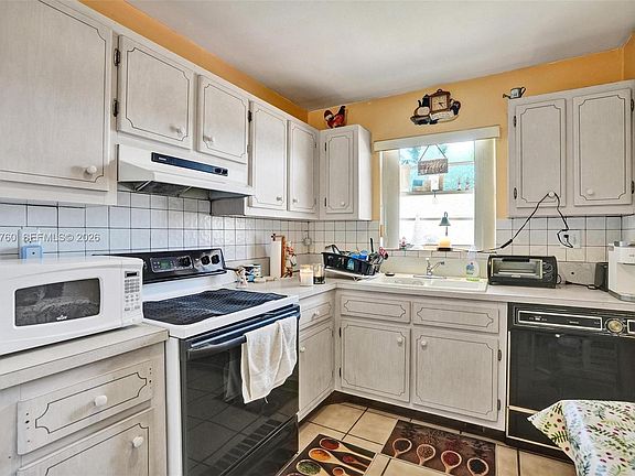 5th image of 8618 SW 148th Pl