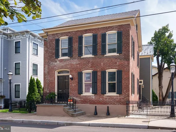 61 Church St, Lambertville, NJ 08530