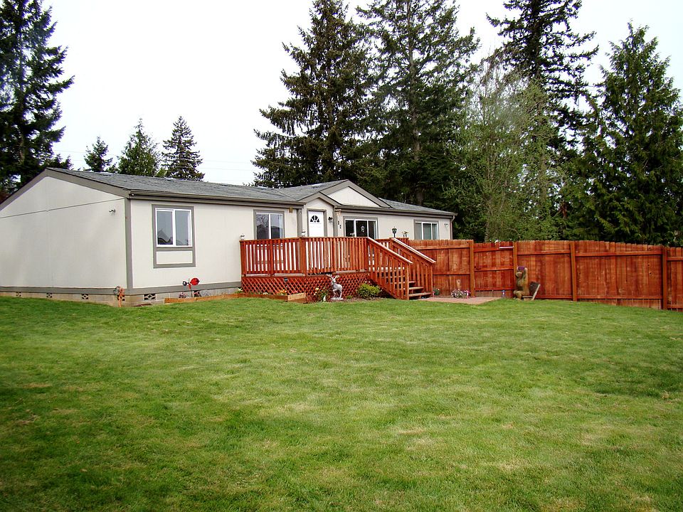 Overview of front yard & hom