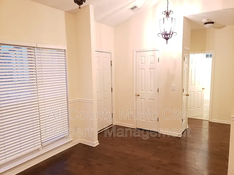 905 Weatherside Ct — Photo 4