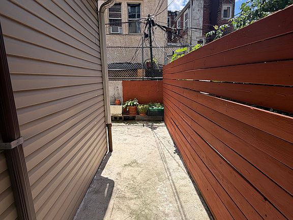 5th image of 1028 Brandywine St