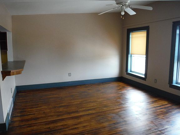 3rd image of 132 Glen St #2