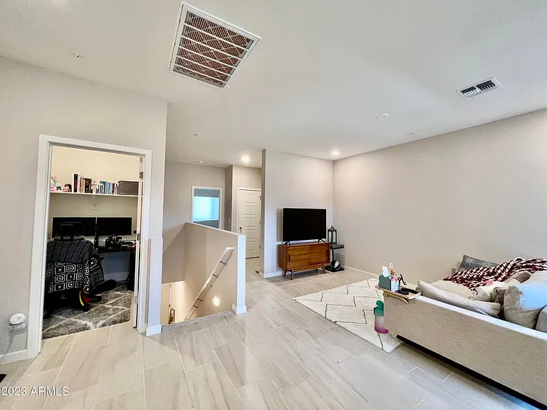 2145 W Harmont Dr — Photo 4