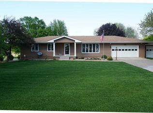 102 Carmi Pat Dr, Lone Tree, IA 52755