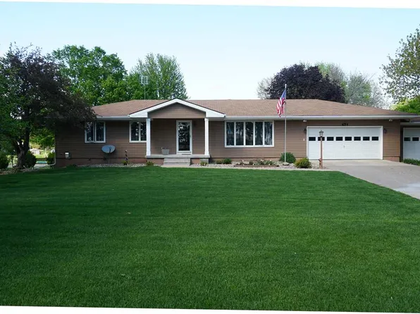 102 Carmi Pat Dr, Lone Tree, IA 52755
