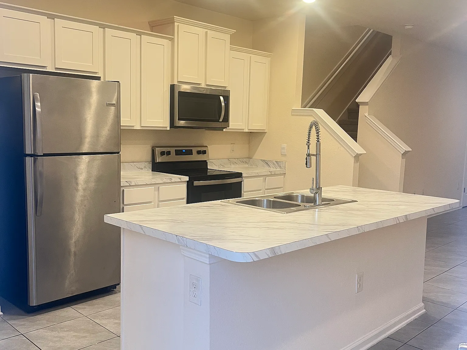 2 bed, 2.5 bath, 1110 sqft, $1,650 — Photo 2
