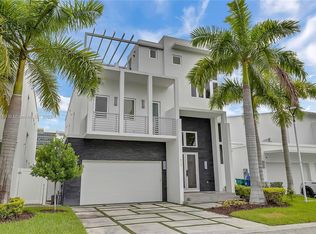 8237 NW 33rd Ter, Doral, FL 33122