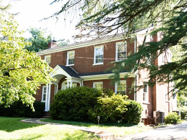 2001 Ivy Rd, Charlottesville, VA 22903