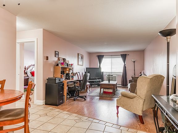 925 Longbrook Avenue