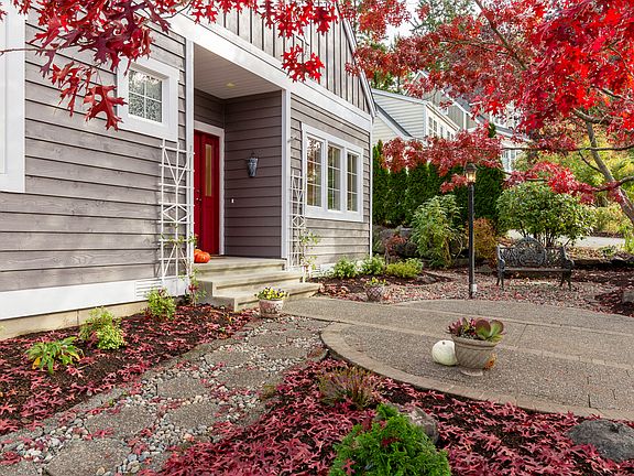 3rd image of 811 Village Cir NW