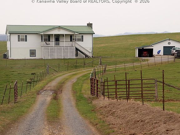 3rd image of 1379 Gwinn Rd