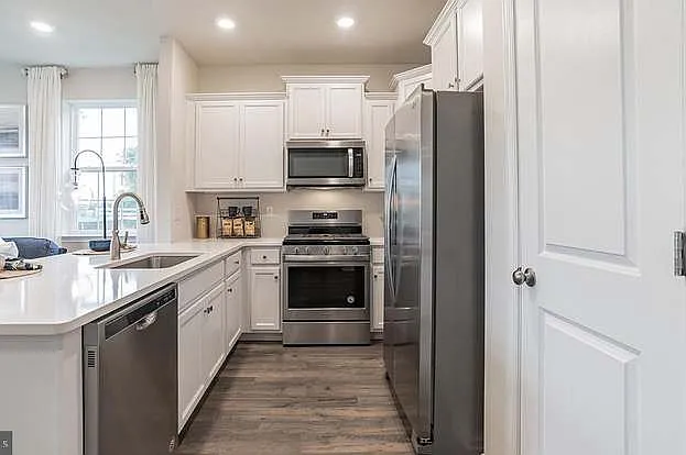 10 Peregrine Way — Photo 26