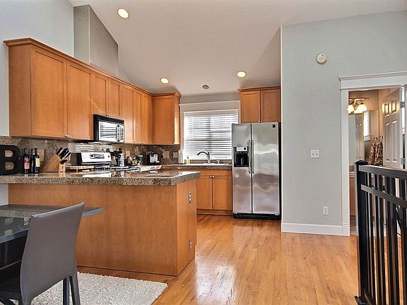 3rd image of 2310 10th Ave E APT A