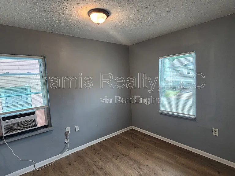 248 Rosser St SW — Photo 6