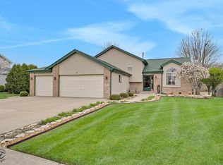 226 Hancock Dr, New Lenox, IL