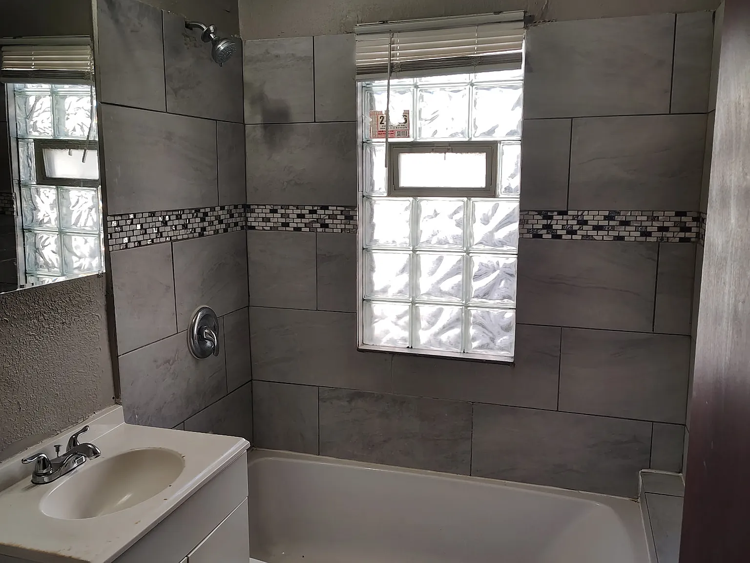 2 bed, 1095 sqft, $1,200 — Photo 2