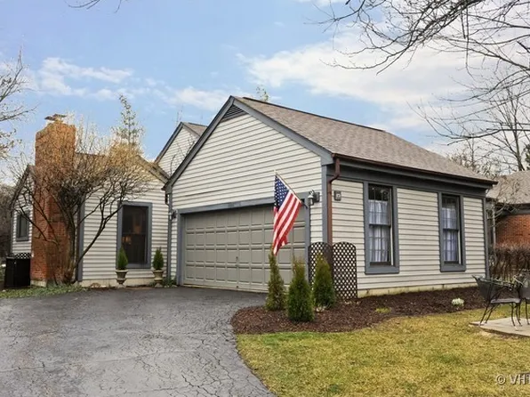 100 Warrington Dr, Lake Bluff, IL 60044